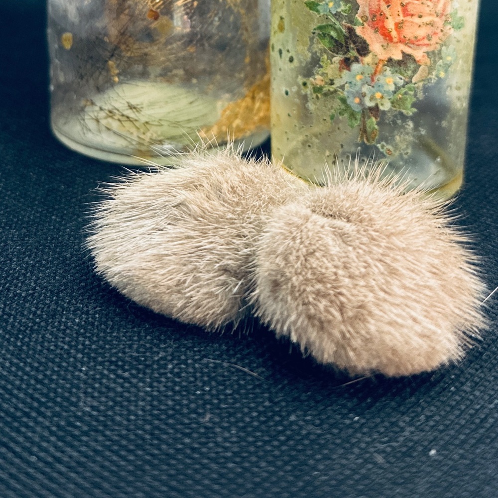 1940's Vintage Natural Blonde Mink Fur Clip-on Button 1.5" Round Earrings